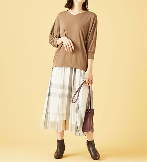 BELLUNA（ベルーナ）の「Ｖネックデザインドルマンプルオーバー（カットソー）」｜詳細画像