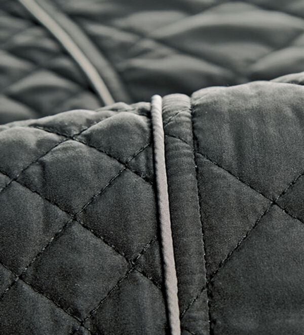 BELLUNA（ベルーナ）の「配色パイピング使い中わたキルトコート（ハーフコート）」｜詳細画像