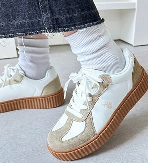 GeeRA（ジーラ）の「【ＵＳ．ＰＯＬＯＡＳＳＮ】厚底スニーカー（スニーカー）」｜ホワイト&times;ベージュ