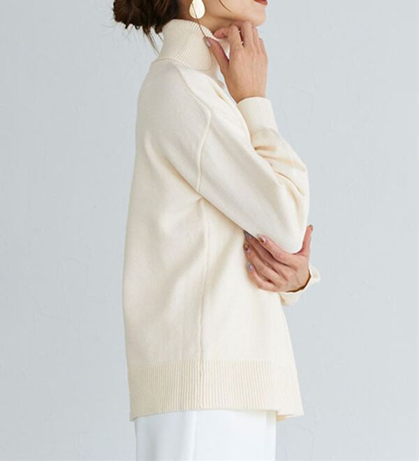 Pierrot（ピエロ）の「レーヨン混ボリュームスリーブタートルネックニット（ニット・セーター）」｜詳細画像