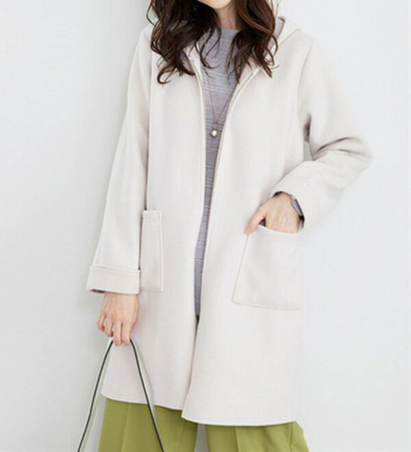 BELLUNA（ベルーナ）の「裏あぜ素材フードデザインコート（ロングコート）」｜アイボリー