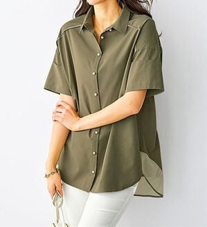 BELLUNA（ベルーナ）の「裾チュール切替パール釦シャツチュニック（チュニック）」｜カーキ