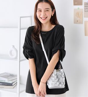 Viola e Viola（ヴィオラ エ ヴィオラ）の「綿１００％袖タックチュニック（チュニック）」｜ブラック