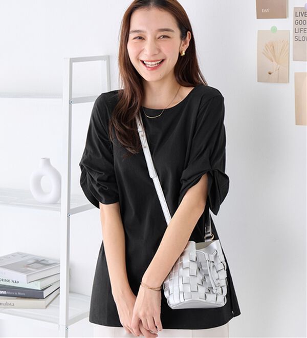 Viola e Viola（ヴィオラ エ ヴィオラ）の「綿１００％袖タックチュニック（チュニック）」｜ブラック