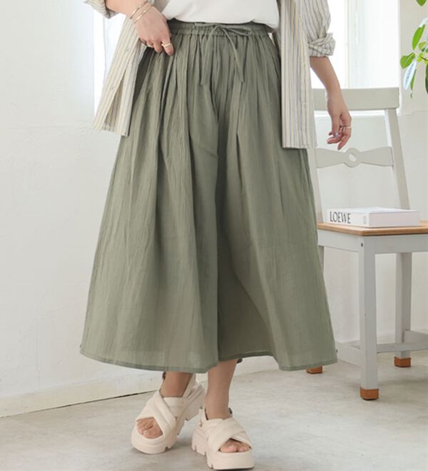 A HAPPY MARILYN（アハッピーマリリン）の「【Ｌ～６Ｌ】【２丈展開】【風通るプレミアム】綿・楊柳、ギャザーフレアスカンツ。（ワイドパンツ・ガウチョ）」｜ライトカーキ