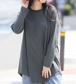 A HAPPY MARILYN（アハッピーマリリン）の「【Ｌ～８Ｌ】綿１００％裾フレア万能ロングＴシャツ（Tシャツ）」｜チャコール