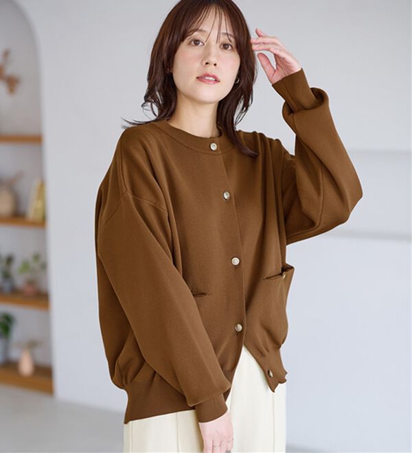 Viola e Viola（ヴィオラ エ ヴィオラ）の「むぎゅっと質感ゴールドボタンニットカーデ（ニットカーディガン）」｜詳細画像