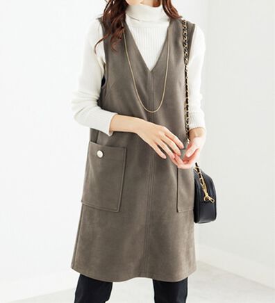 BELLUNA（ベルーナ）の「スエード調ボタンデザインジャンパードレス（ジャンパースカート）」