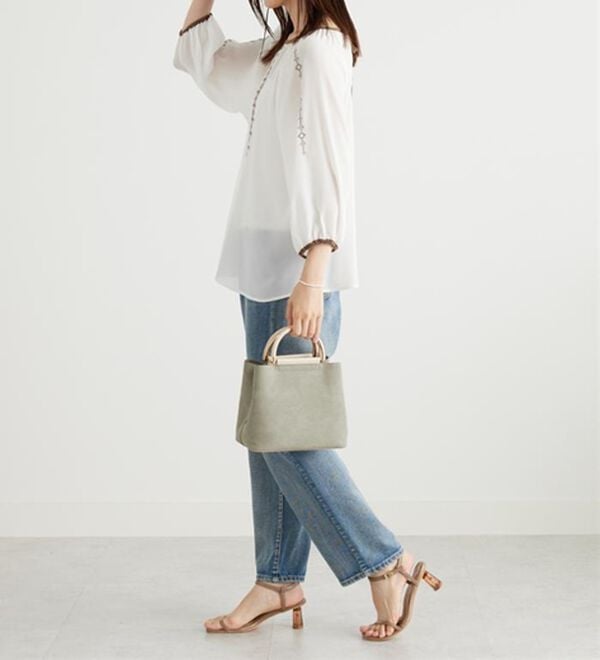 BELLUNA（ベルーナ）の「シフォン素材刺しゅうデザインブラウス（ブラウス）」｜詳細画像