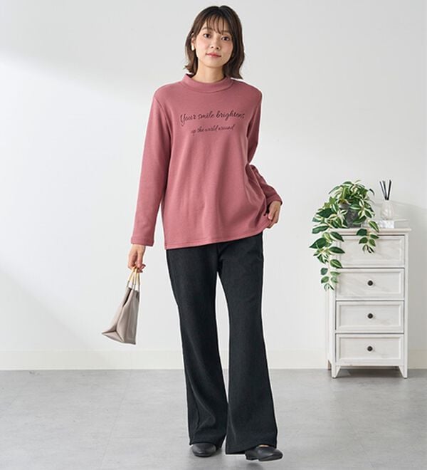 BELLUNA（ベルーナ）の「まるで着る毛布！静電防止付裏ファーロゴプルオーバー（カットソー）」｜詳細画像