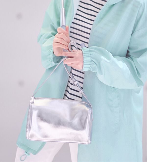 BELLUNA（ベルーナ）の「はっ水加工軽量パーカー（ポーチ付）（パーカー）」｜詳細画像