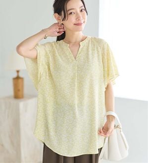Viola e Viola（ヴィオラ エ ヴィオラ）の「【接触冷感】さらっと涼感フレアスリーブブラウス（ブラウス）」｜イエロー系花柄／チュニック