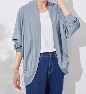 Viola e Viola（ヴィオラ エ ヴィオラ）の「【５つの機能付】ＵＶ対策に！ひんやり　ゆるドルマンカーディガン（ニットカーディガン）」｜ラベンダーブルー