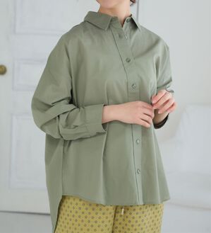 A HAPPY MARILYN（アハッピーマリリン）の「【Ｌ～６Ｌ】綿１００％ゆったりシルエットシャツ【風通るクラシック】（シャツ）」｜ライトカーキ
