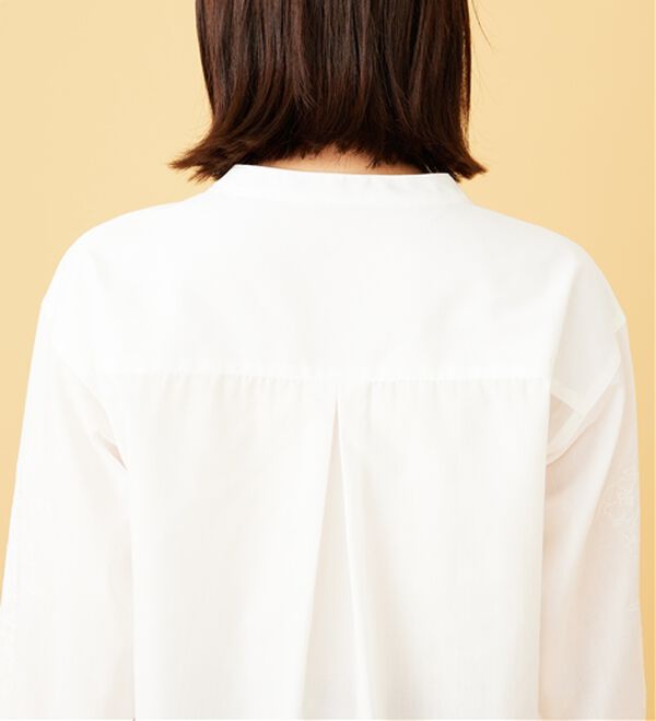 BELLUNA（ベルーナ）の「花柄袖刺しゅうデザインブラウス（ブラウス）」｜詳細画像