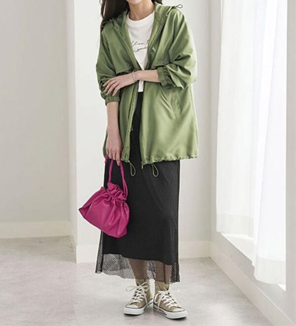 BELLUNA（ベルーナ）の「はっ水加工軽量パーカー（ポーチ付）（パーカー）」｜詳細画像