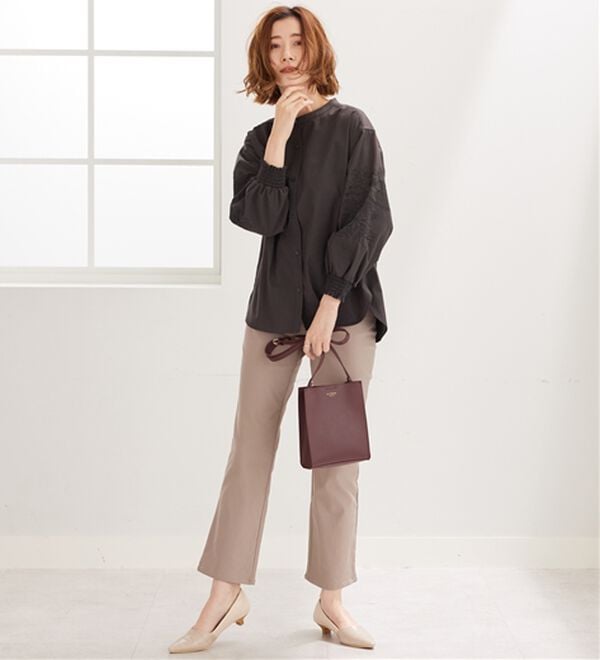 BELLUNA（ベルーナ）の「花柄袖刺しゅうデザインブラウス（ブラウス）」｜詳細画像