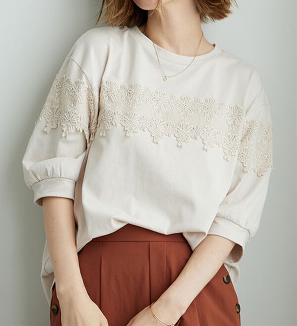 BELLUNA（ベルーナ）の「ケミカルレース使い華やかプルオーバー（カットソー）」｜詳細画像