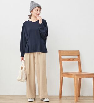 Viola e Viola（ヴィオラ エ ヴィオラ）の「タック使いドルマンパフ袖プルオーバー（カットソー）」｜ネイビー