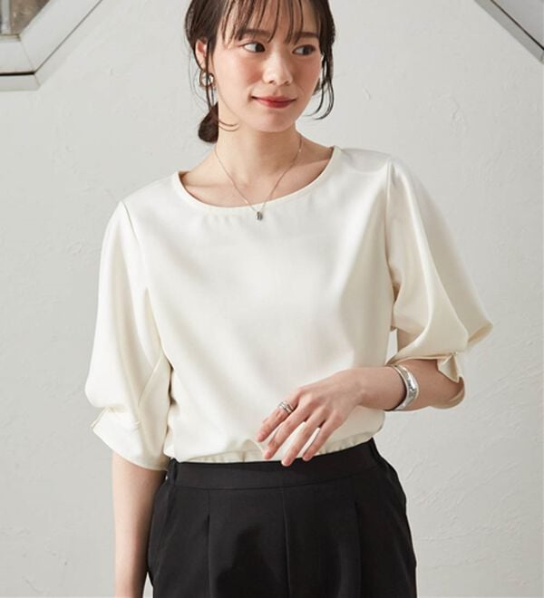 RANAN（ラナン）の「【ひんやり】袖タックデザインきれい見えブラウス（ブラウス）」｜オフホワイト