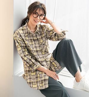 BELLUNA（ベルーナ）の「秋の街に映えるパッチワーク調先染めチェック柄シャツ（シャツ）」｜イエロー系