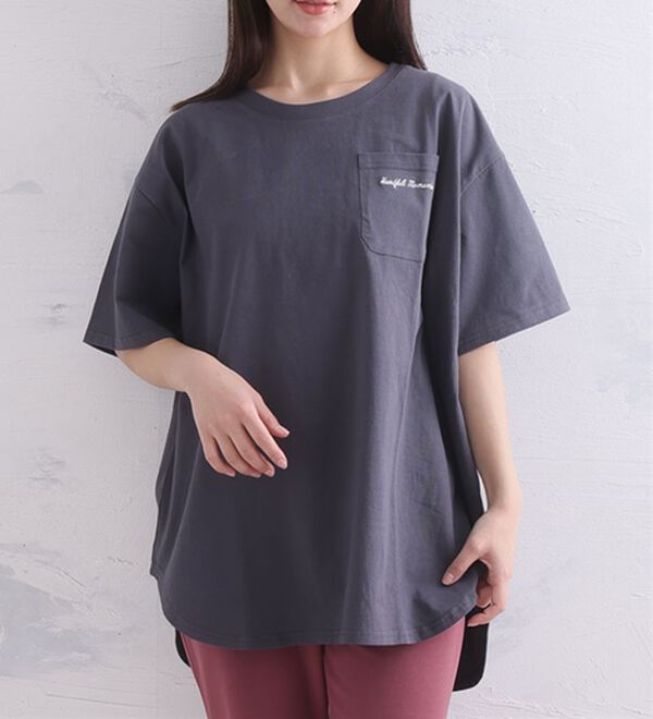 A HAPPY MARILYN（アハッピーマリリン）の「【Ｍ～８Ｌ】綿１００％！楽ちん裾ラウンド涼やかチュニック丈Ｔシャツ（Tシャツ）」｜チャコール