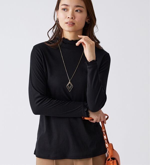 BELLUNA（ベルーナ）の「重ね着風フリル衿プルオーバー（カットソー）」｜黒&times;黒