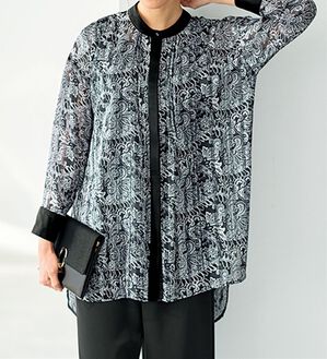 BELLUNA（ベルーナ）の「シンプルコーデに映えるシャドーストライプペイズリー柄ブラウス（チュニック）」｜黒系