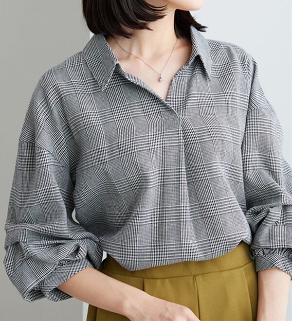 BELLUNA（ベルーナ）の「袖タックデザインスキッパーシャツ（ブラウス）」｜詳細画像