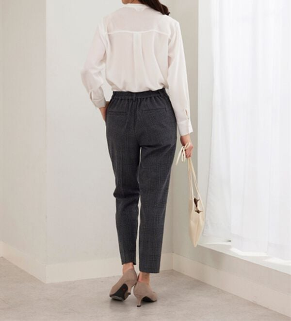 BELLUNA（ベルーナ）の「サマ見え(スーパーウォーム)ウール調素材美脚テーパードパンツ（テーパードパンツ）」｜詳細画像