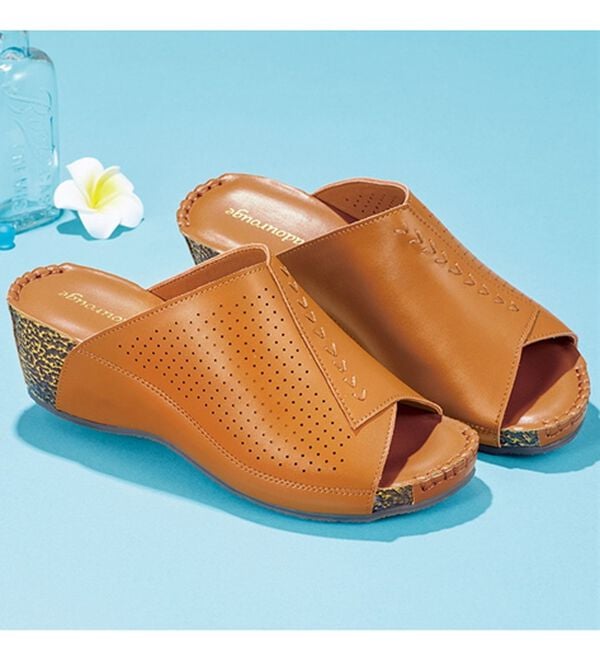 BELLUNA（ベルーナ）の「牛革柔らかフットベットウェッジサンダル（サンダル・ミュール）」｜詳細画像