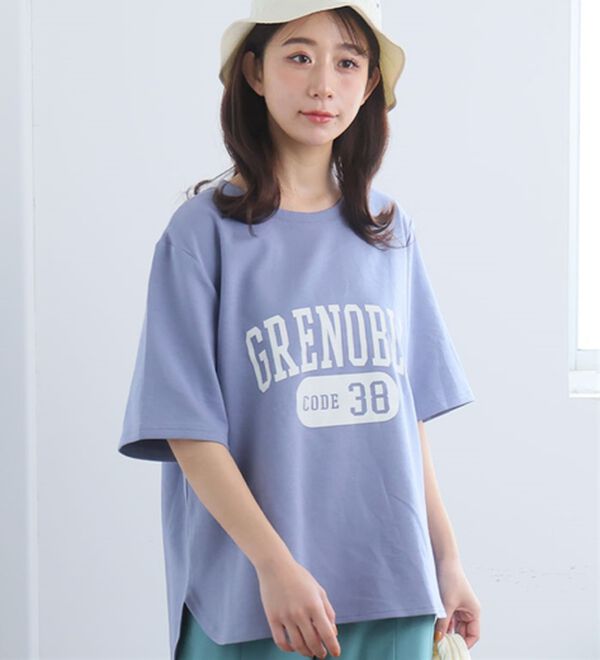 A HAPPY MARILYN（アハッピーマリリン）の「【Ｍ～８Ｌ】【接触冷感・ＵＶ対策】カレッジプリント裾ラウンドＴシャツ（Tシャツ）」｜詳細画像