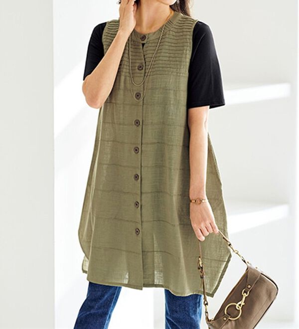 BELLUNA（ベルーナ）の「タック素材コクーンジャンパードレス（ジャンパースカート）」｜カーキ