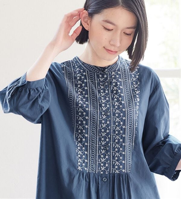 Viola e Viola（ヴィオラ エ ヴィオラ）の「綿100％刺しゅうデザインシャツチュニック　さらひやりコットン（チュニック）」｜詳細画像