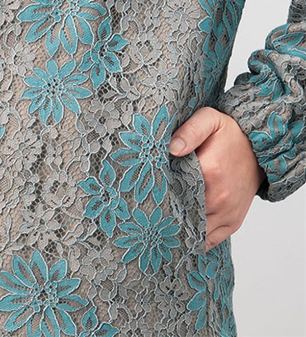 VINNO（ヴィノ）の「総レースノーカラーブルゾン（ブルゾン）」｜詳細画像