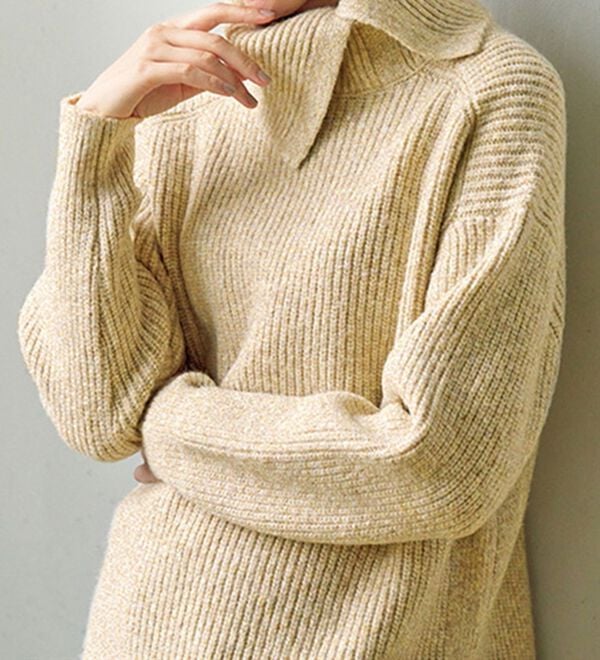 VINNO（ヴィノ）の「マフラー付タートルネックニット（アンサンブル）」｜詳細画像