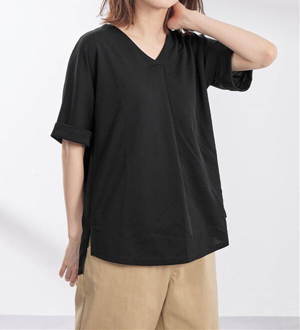 Viola e Viola（ヴィオラ エ ヴィオラ）の「【４つの機能付】ひんやり！すっきりＶネックＴシャツブラウス（カットソー）」｜詳細画像