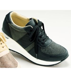 BELLUNA（ベルーナ）の「きらめきビジューの４Ｅ厚底スニーカー（スニーカー）」｜ブラック