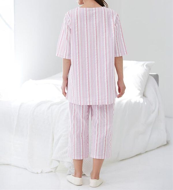 LAVIENNE（ラヴィエンヌ）の「【蒸し暑い夜も快適】綿１００％サッカーパジャマ（パジャマ・ルームウェア）」｜詳細画像