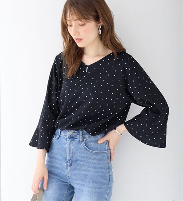 alotta（アロッタ）の「パール調ボタンフレアー袖ブラウスＴシャツ（ブラウス）」｜詳細画像
