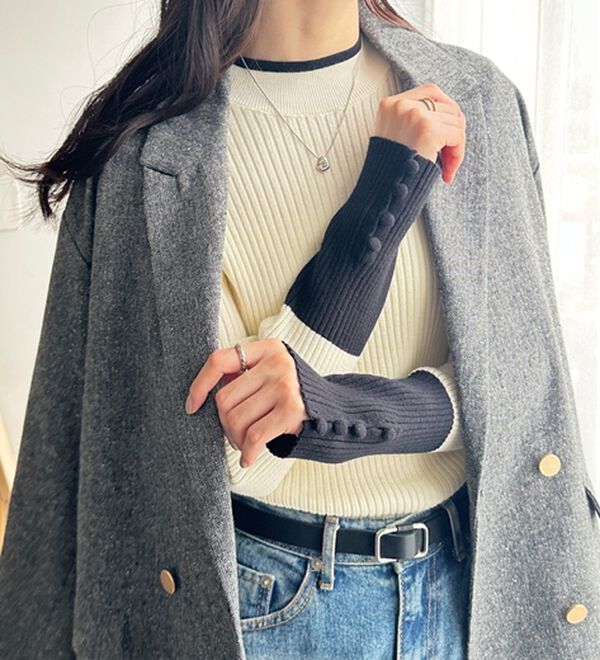 GeeRA（ジーラ）の「配色デザインくるみボタン付リブニット（ニット・セーター）」｜詳細画像