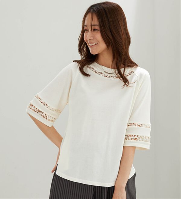 BELLUNA（ベルーナ）の「衿＆袖ハシゴレース使いプルオーバー（カットソー）」｜詳細画像