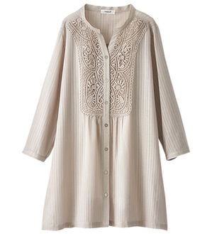 BELLUNA（ベルーナ）の「シアー素材モチーフレース使いシャツチュニック（チュニック）」｜トープ