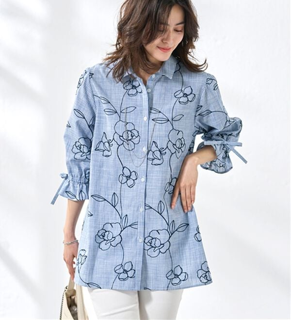 BELLUNA（ベルーナ）の「花柄刺しゅう袖リボンシャツチュニック（チュニック）」｜詳細画像