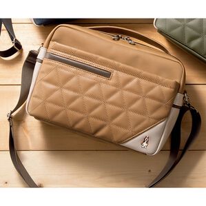 「＜ハッシュパピー＞大人に似合うキルティングショルダー（メンズショルダーバッグ）」｜キャメル