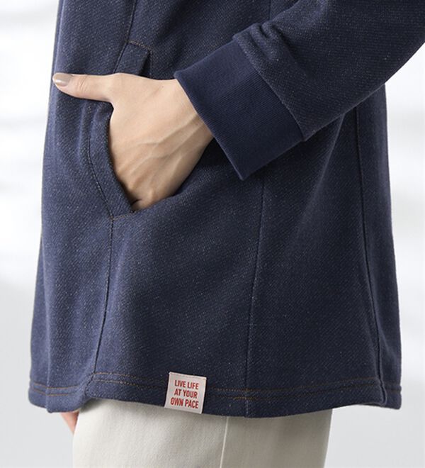 BELLUNA（ベルーナ）の「綿入り素材ラグランデザインポケットトレーナー（トレーナー・スウェット）」｜詳細画像