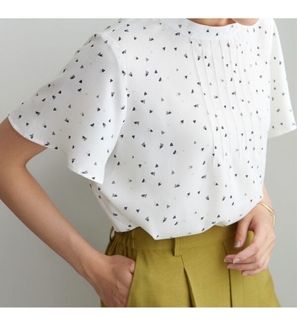 BELLUNA（ベルーナ）の「小紋柄タック使い袖フレアーブラウス（ブラウス）」｜詳細画像