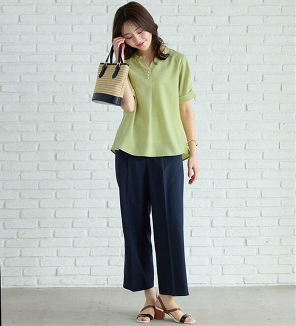 BELLUNA（ベルーナ）の「麻調合繊パール付タックデザインブラウス（ブラウス）」｜詳細画像