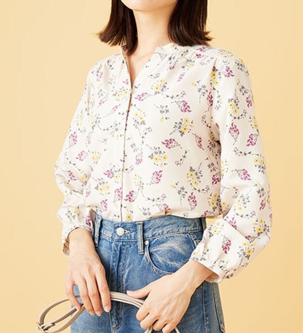 BELLUNA（ベルーナ）の「ふんわり柔らかギャザー使いブラウス（ブラウス）」｜詳細画像