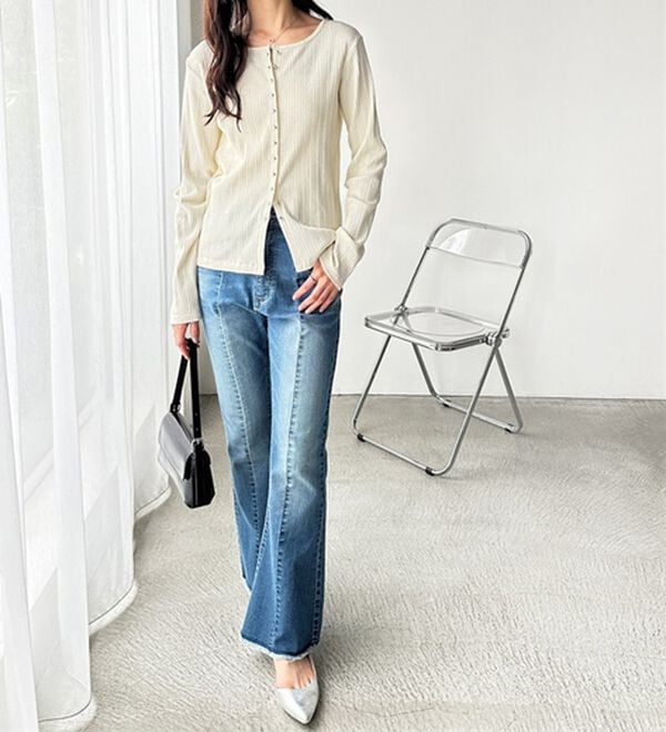 GeeRA（ジーラ）の「メニーボタンランダムリブトップス（カットソー）」｜詳細画像